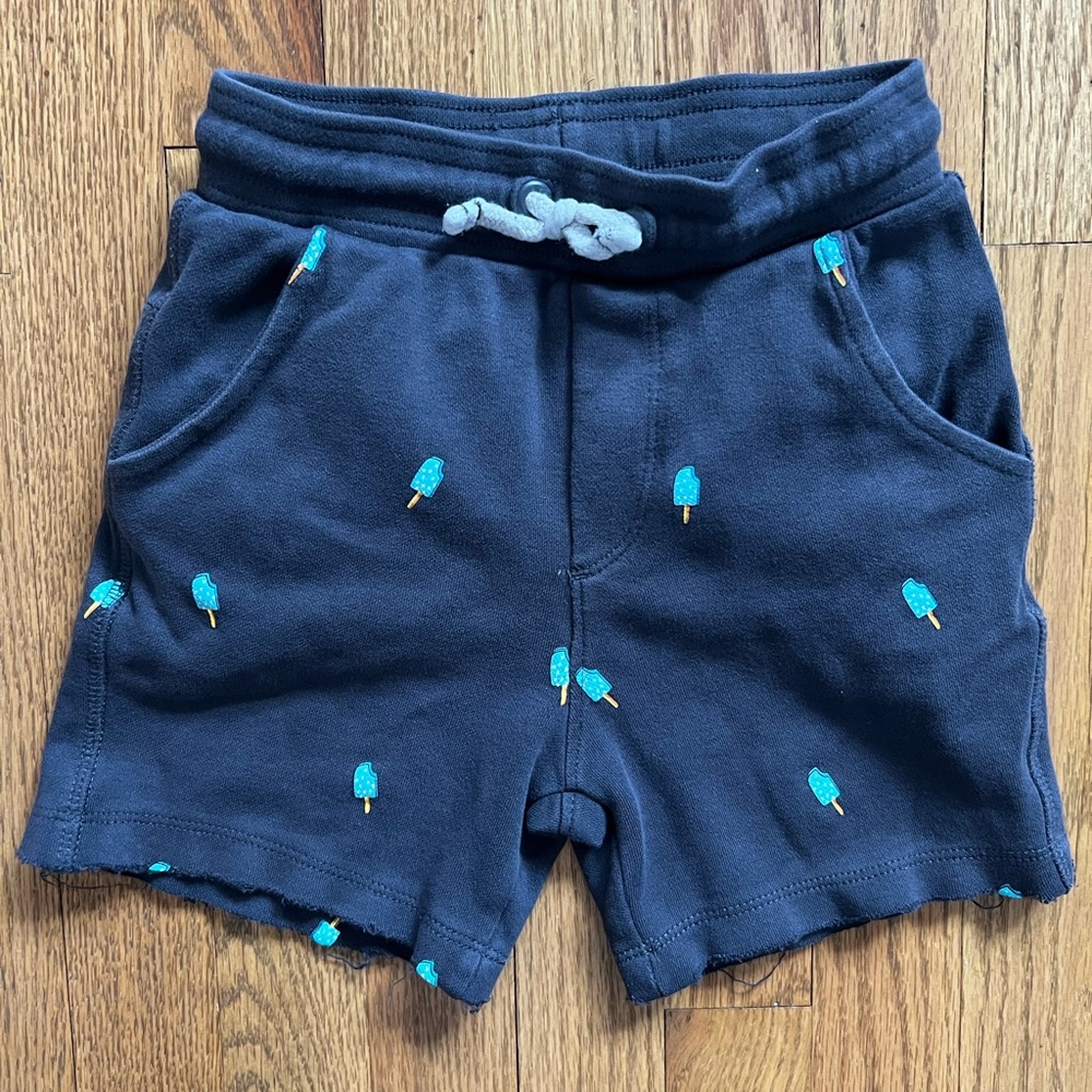 Preowned Zara boy shorts size 7.